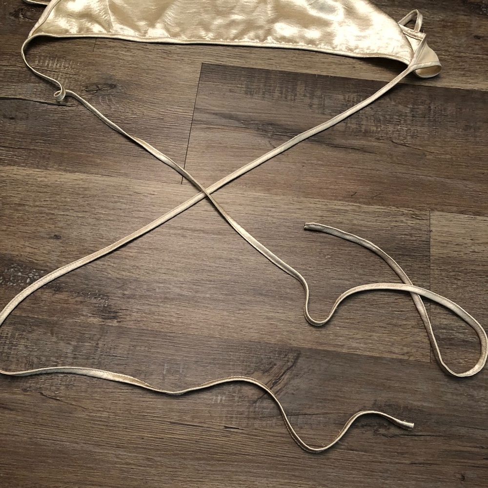Metallic Open-Back Crop - Picture 3 of 4